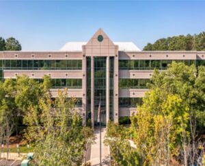 East Johns Crossing office building in the North Fulton submarket of Johns Creek, GA. Find out more about this attractive office space sublease opportunity.